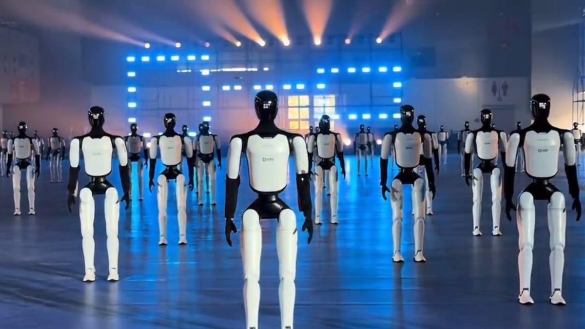 110 Chinese humanoid robots set world record with synchronised dance performance
