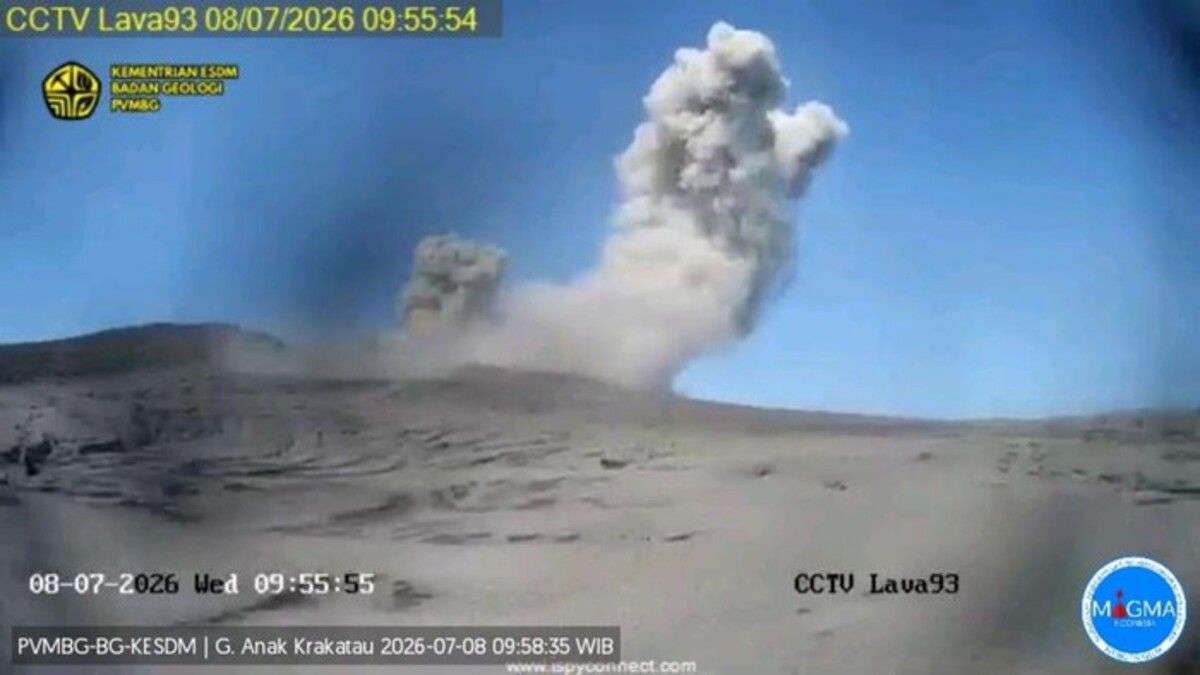 Indonesia watches Anak Krakatau as officials warn tsunami risk matters more than volcanic eruptions