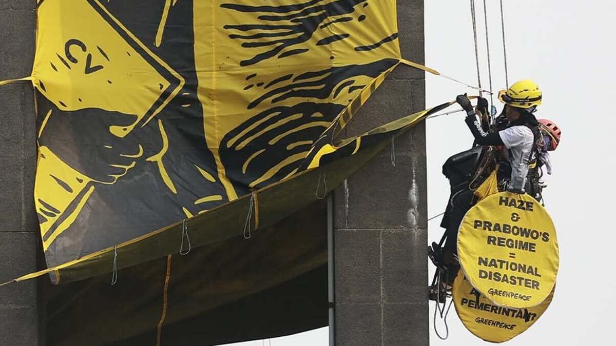Indonesia responds to Greenpeace protests with fire funding and economic stimulus