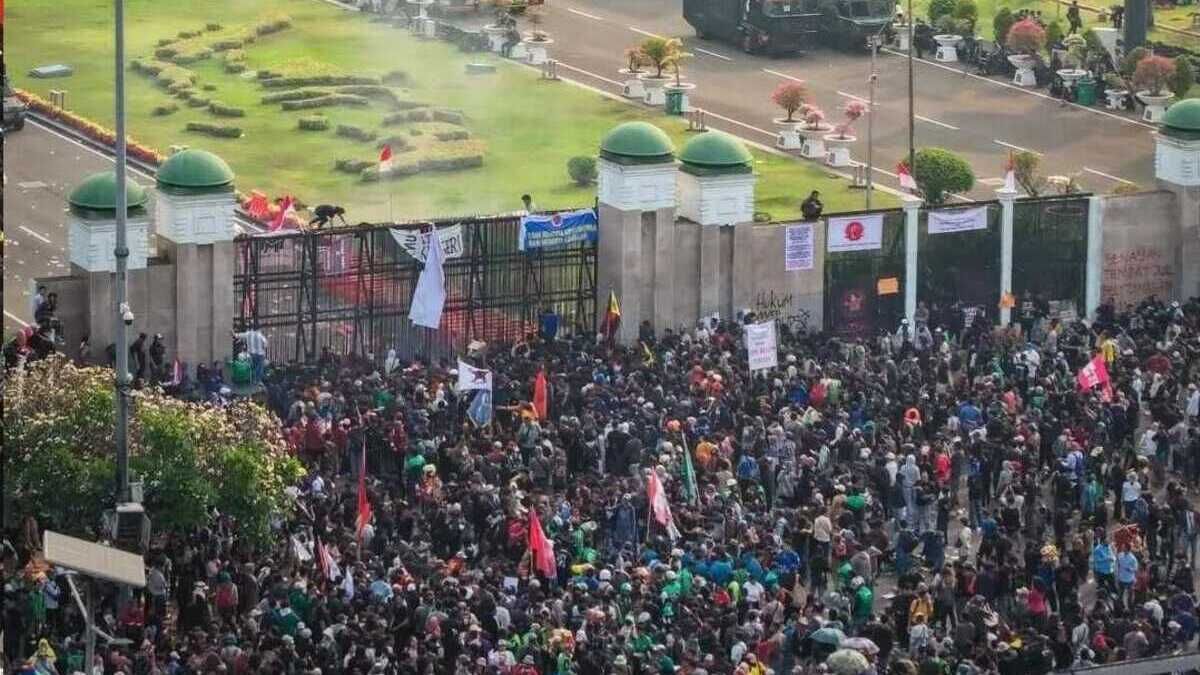 Indonesia protests demand passage of bill to seize assets linked to corruption