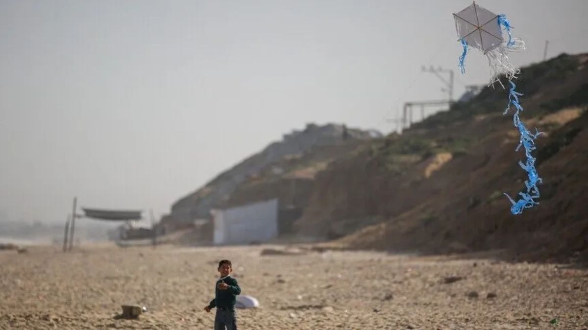 Israel treats Gaza kites as security threat as strikes kill four-year-old Palestinian boy