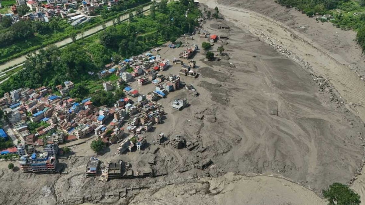 Nepal flash floods kill at least 165 as more than 1,000 people remain missing