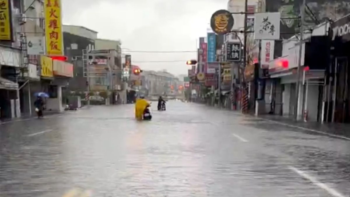 Flooding continues across southern, eastern Taiwan; over 4,000 evacuated