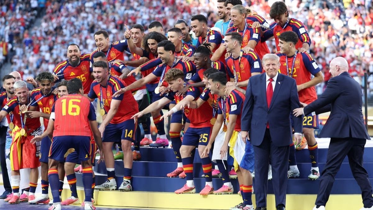 Trump draws attention after lingering on podium during Spain's World Cup trophy celebration