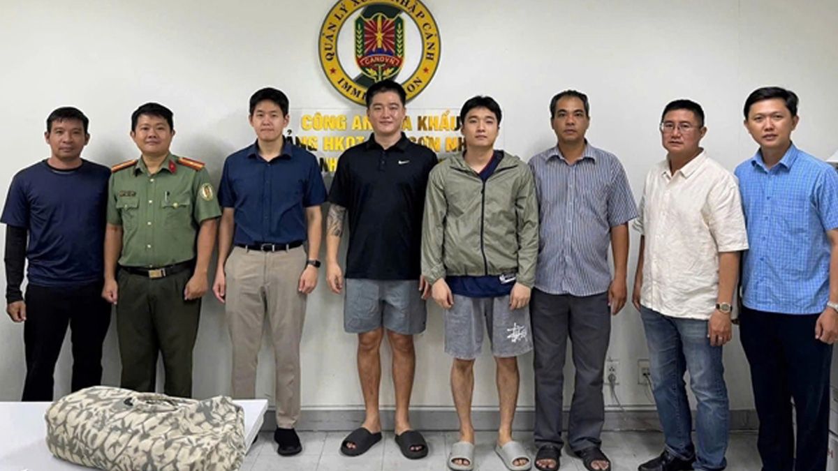 Vietnamese police hand over three South Koreans wanted by Interpol over online fraud
